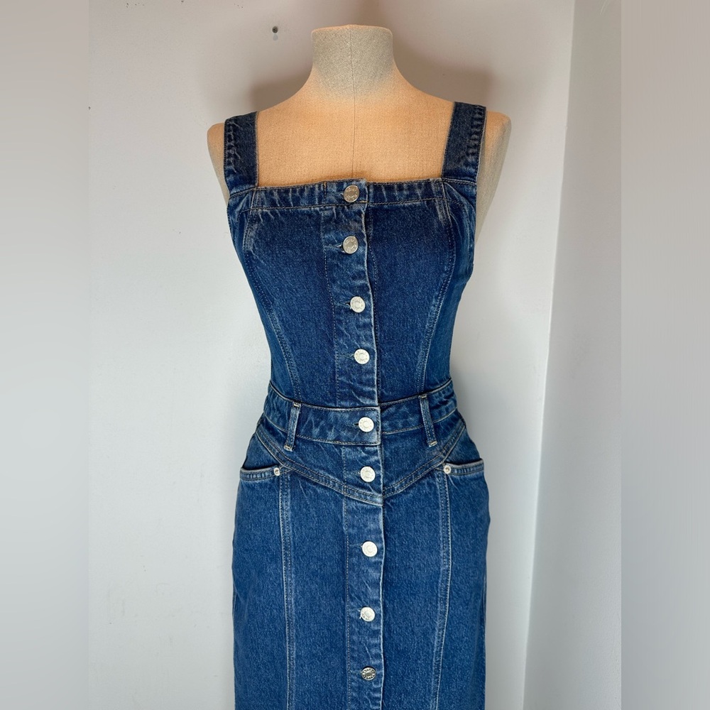 Rails Malibu Dress
Mazarine Denim Button-Down Midi Dress - Picture 5 of 13